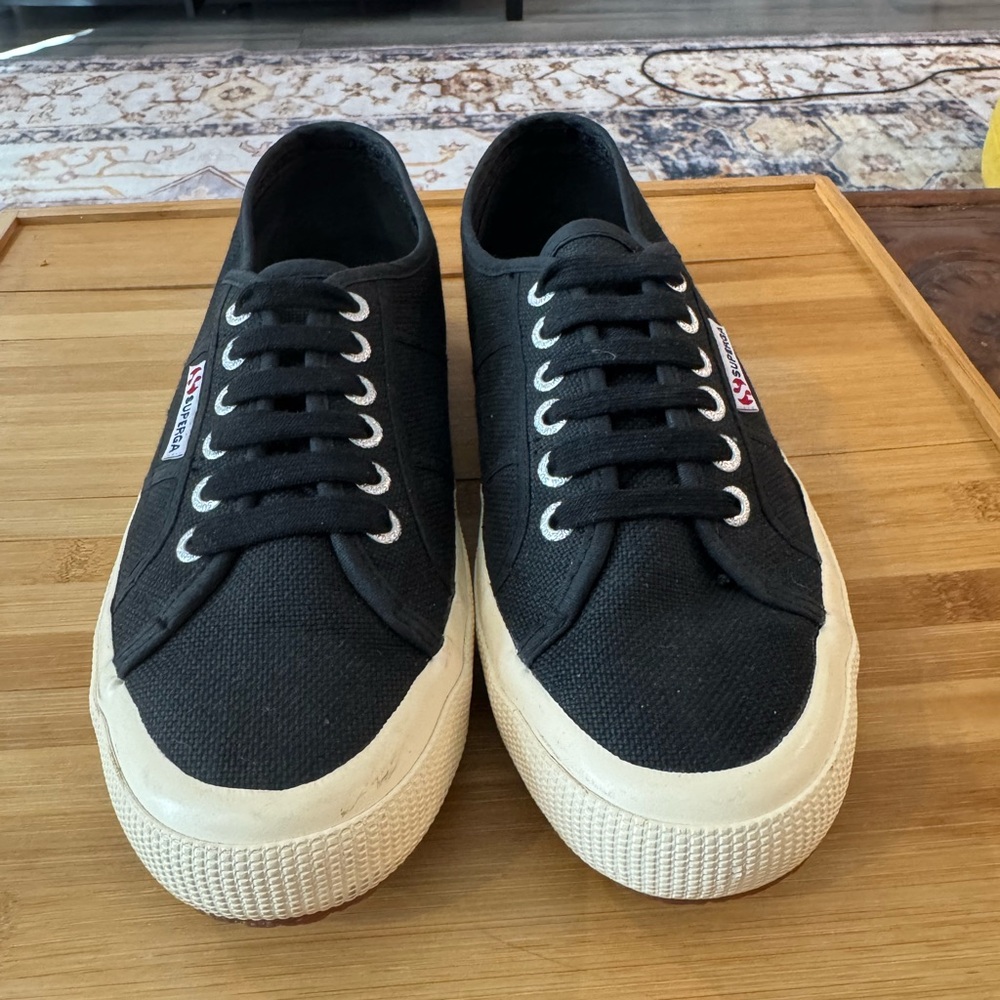 Superga Women’s Black and Cream Sneakers Size 8 - Picture 3 of 6